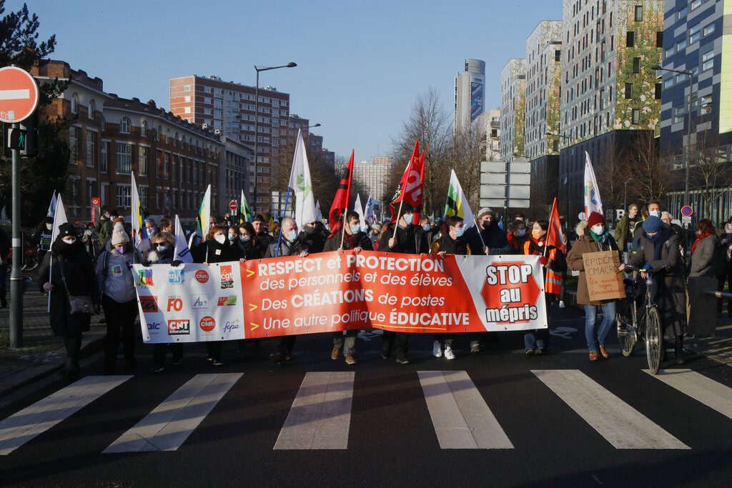 Διεθνής Τύπος: Μαζική απεργία εκπαιδευτικών στη Γαλλία – «Εξόριστος» από τη βρετανική βασιλική οικογένεια ο πρίγκιπας Άντριου