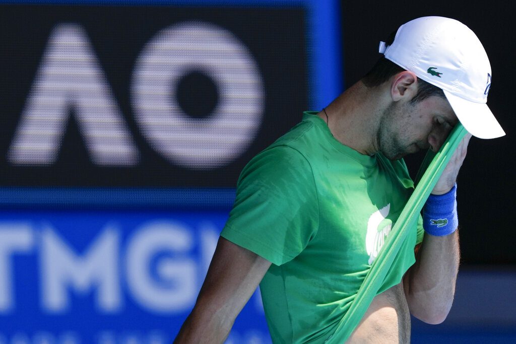 Υπόθεση Τζόκοβιτς: Η Αυστραλία ακυρώνει τη βίζα του «Νόλε» – Δε θα συμμετάσχει στο Australian Open