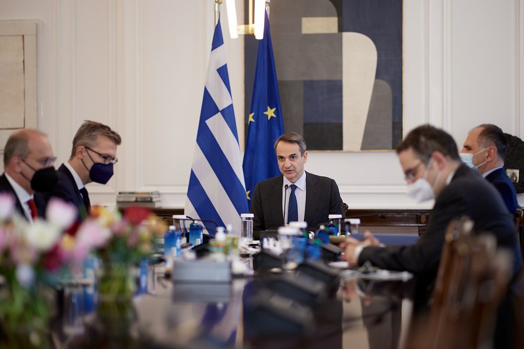 Για το απερίγραπτο χάος ο Μητσοτάκης ρίχνει την ευθύνη στη μεσογειακή χώρα, στους μετεωρολόγους και στην Αττική Οδό