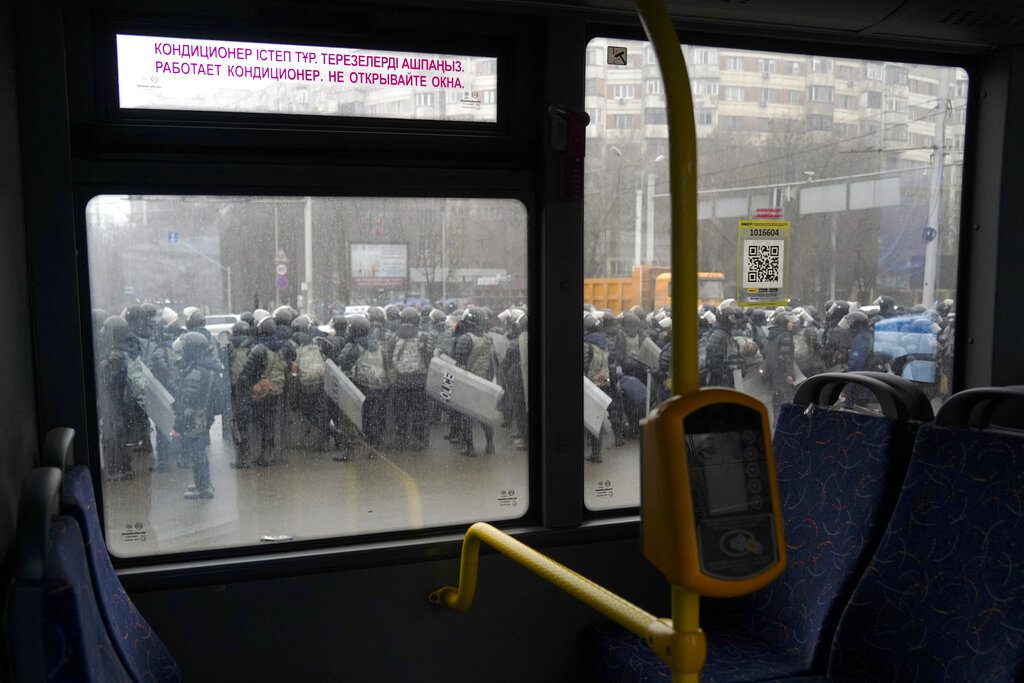 Σε κατάσταση έκτακτης ανάγκης το Καζακστάν: Παραίτηση της κυβέρνησης – Συνελήφθησαν πάνω από 200 διαδηλωτές