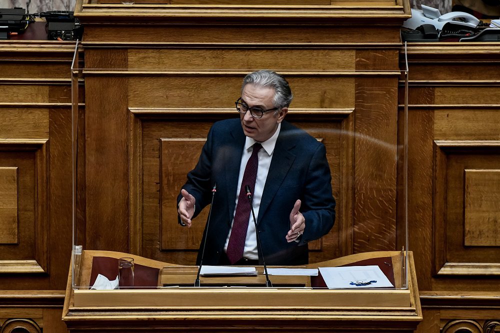 Χωρίς ρεύμα έμειναν χιλιάδες πολίτες αλλά ο Ρουσόπουλος είπε στη Βουλή: «Δεν είχαμε πρόβλημα με την ηλεκτροδότηση»