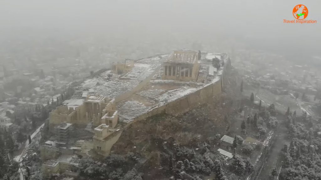 Η «Ελπίδα» έντυσε στα λευκά την Ακρόπολη (Video)