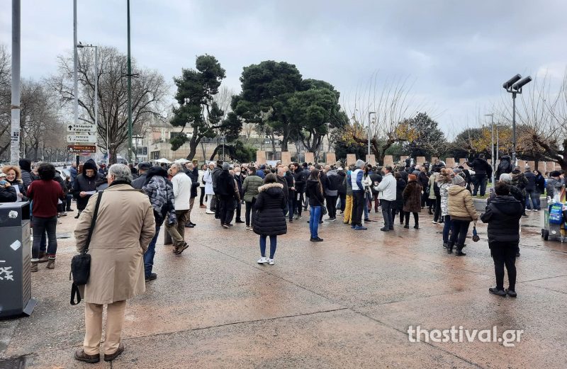 Συγκέντρωση κατά του υποχρεωτικού εμβολιασμού στο κέντρο της Θεσσαλονίκης