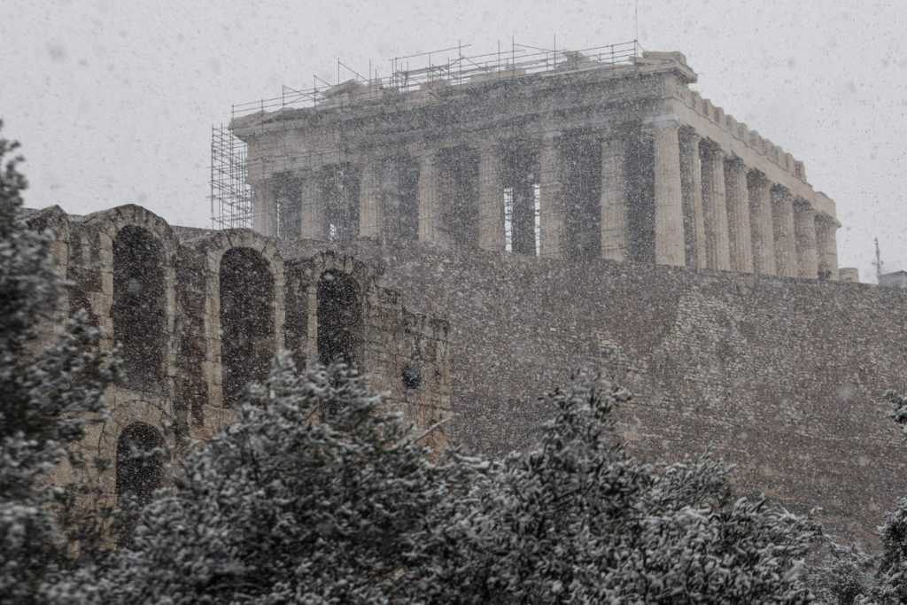 Όταν χιονίζει στην Αθήνα (Photos)