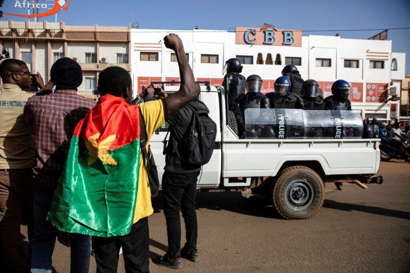 Μπουρκίνα Φάσο: Πυροβολισμοί ακούγονται από πολλά στρατόπεδα