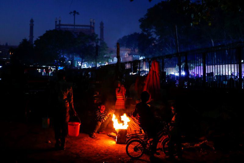 Iνδία: Ασυνήθιστο κύμα ψύχους πλήττει το Νέο Δελχί