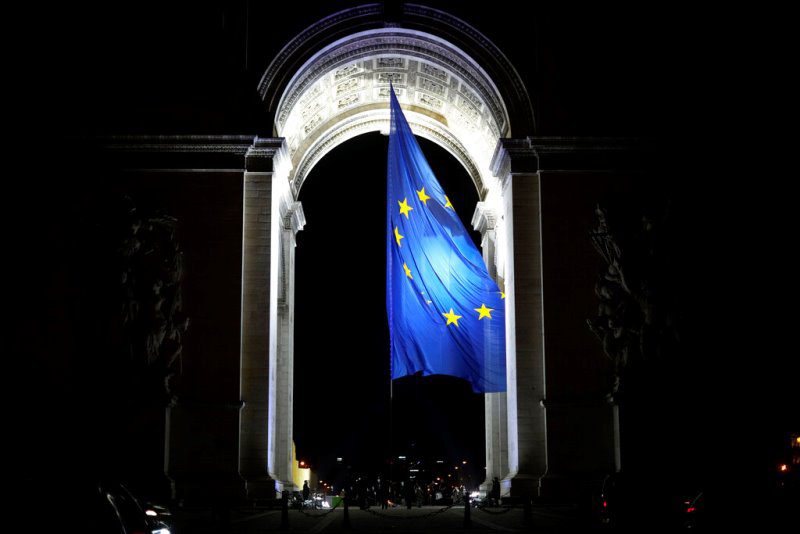 Γαλλία: Η Μαρίν Λεπέν διαμαρτυρήθηκε για τη σημαία της ΕΕ στην Αψίδα του Θριάμβου