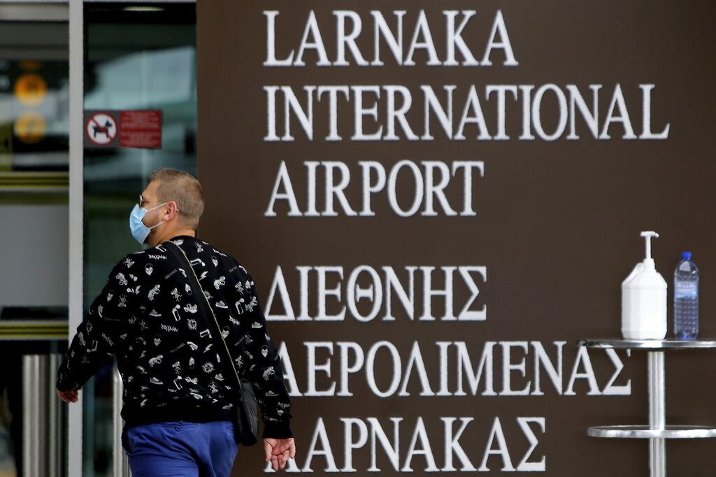 Η Κύπρος απαντά στην κυβέρνηση Μητσοτάκη: 15-17 ευρώ το μοριακό τεστ στα αεροδρόμιά μας (Ηχητικό)