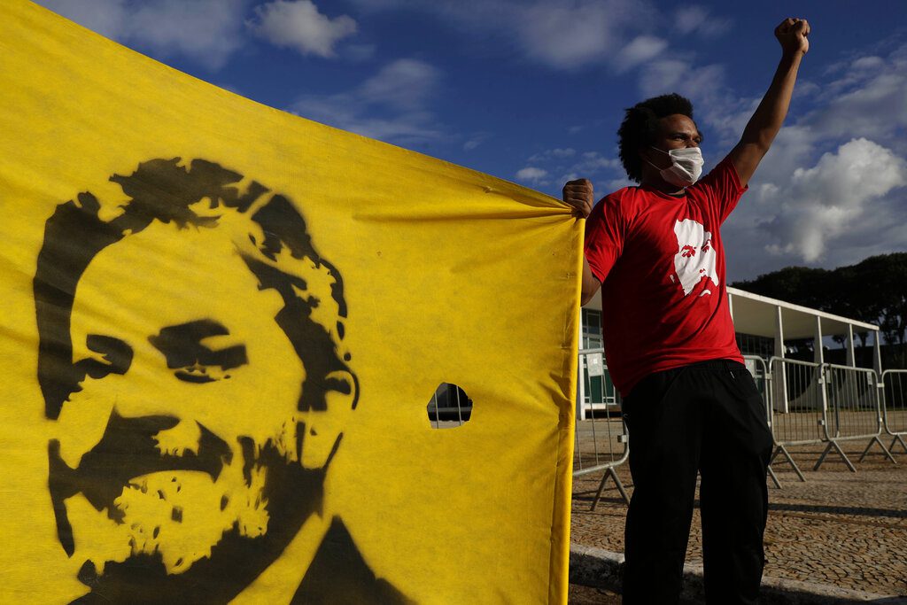 Βραζιλία: Ανεβαίνει ο Λούλα, πέφτει ο Μπολσονάρο