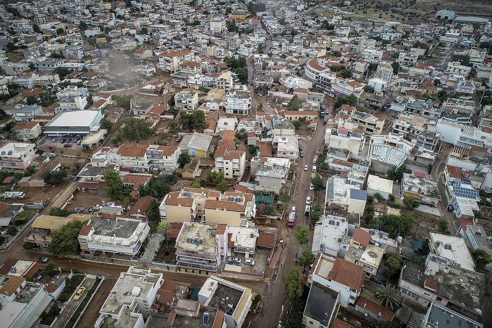 Διεκόπη η δίκη για τις πλημμύρες στη Μανδρα – Την Παρασκευή θα απολογηθεί η Ρενα Δούρου