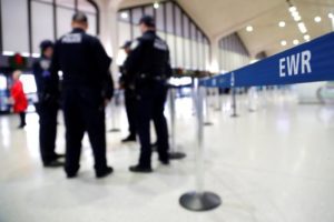 ΗΠΑ: 29χρονος Ιρλανδός, χωρίς μάσκα σε πτήση κινδυνεύει με 20 χρόνια κάθειρξη &#8211; επιτέθηκε και στο πλήρωμα του αεροσκάφους