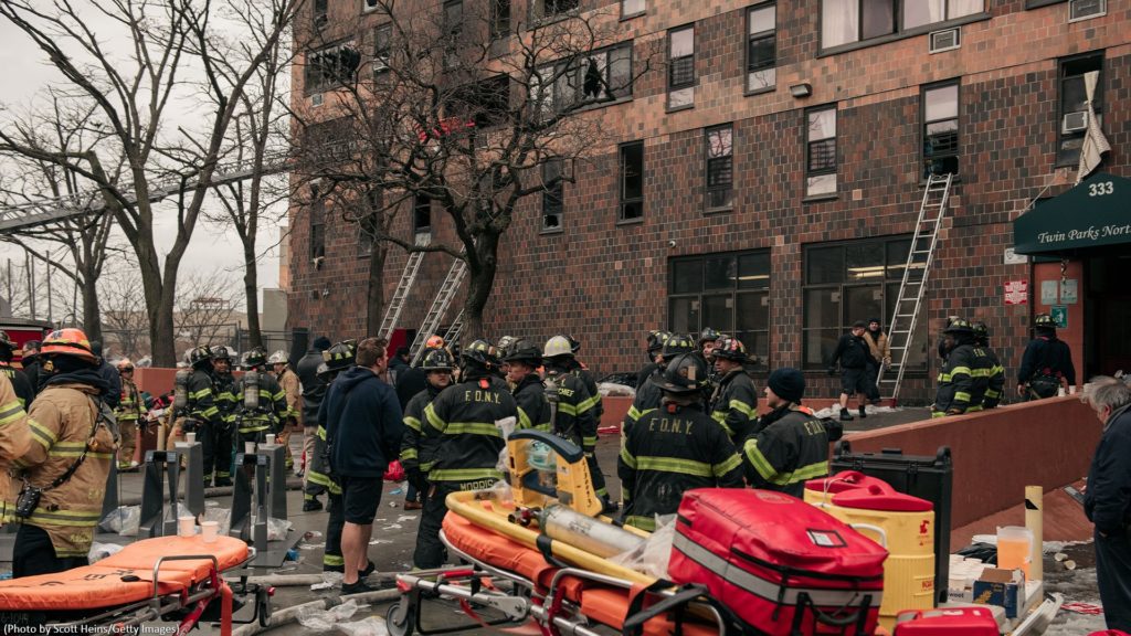 Νέα Υόρκη: Τουλάχιστον 19 νεκροί από πυρκαγιά σε πολυώροφο κτίριο κατοικιών (Videos)