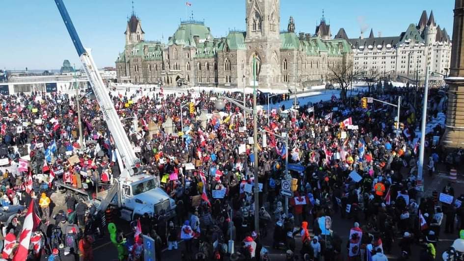 Καναδάς: Διαμαρτυρία κατά υποχρεωτικότητας εμβολιασμού από οδηγούς φορτηγών – Φυγαδεύτηκε ο Τριντό (Videos)