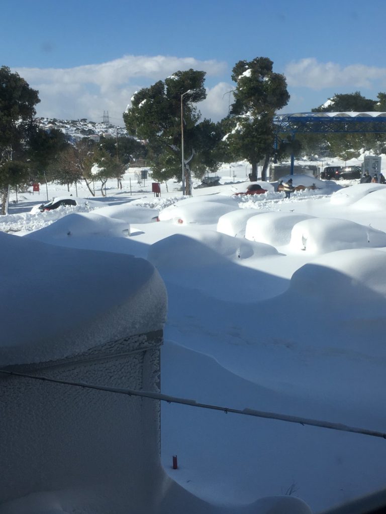 ΠΟΕΔΗΝ: Εικόνες εγκατάλειψης νοσοκομείων – Πνιγμένα στο χιόνι (Photos)