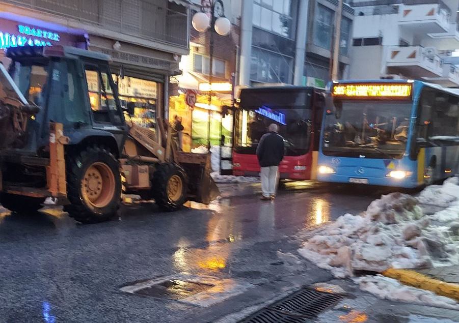 Παλλήνη: Κατάντια, τρεις μέρες μετά την επέλαση του χιονιά! (Photos)