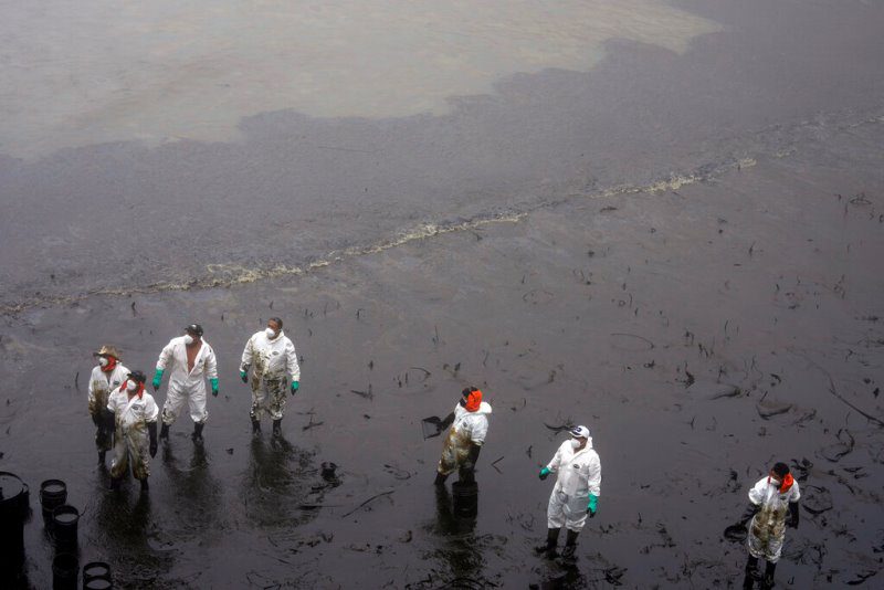 Περού: «Κατάσταση περιβαλλοντικής έκτακτης ανάγκης» λόγω της πετρελαιοκηλίδας (video – εικόνες)