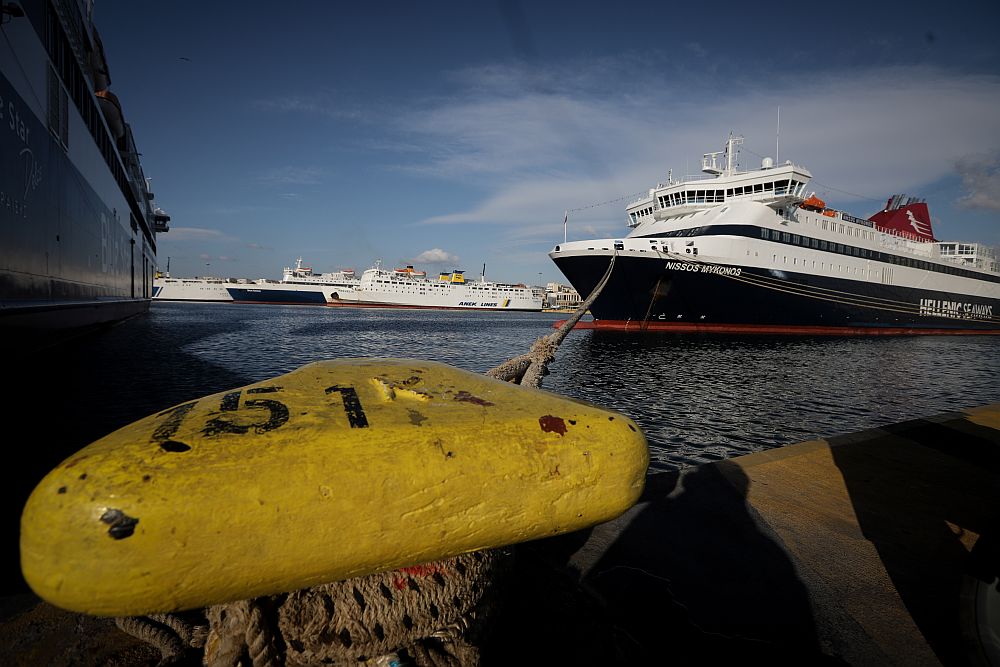 Κακοκαιρία «Διομήδης»: Δεμένα παραμένουν αρκετά πλοία σε Πειραιά, Ραφήνα και Λαύριο