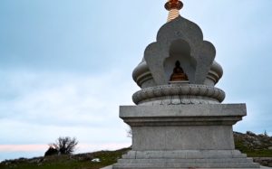 Μια Βουδιστική Στούπα στα βουνά της Κορινθίας (Video)