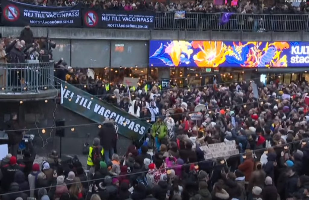 Σουηδία: Χιλιάδες διαδηλωτές κατά του υγειονομικού πάσου (Video)