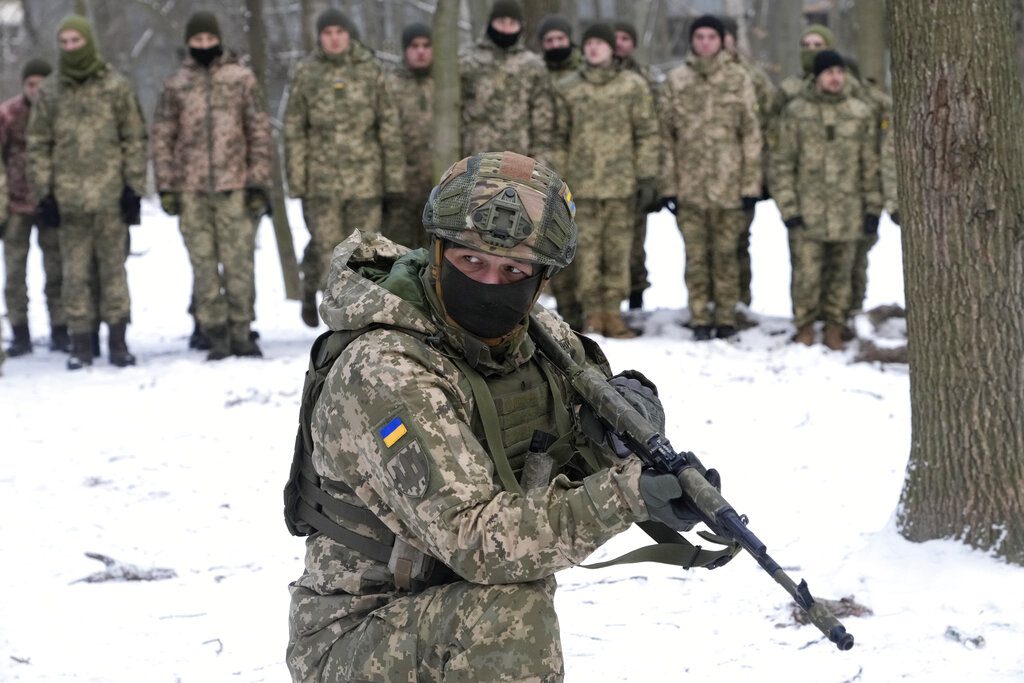 Οι Ουκρανοί με το όπλο στη σκανδάλη, οι Γερμανοί ετοιμάζουν αποχώρηση από το Κίεβο