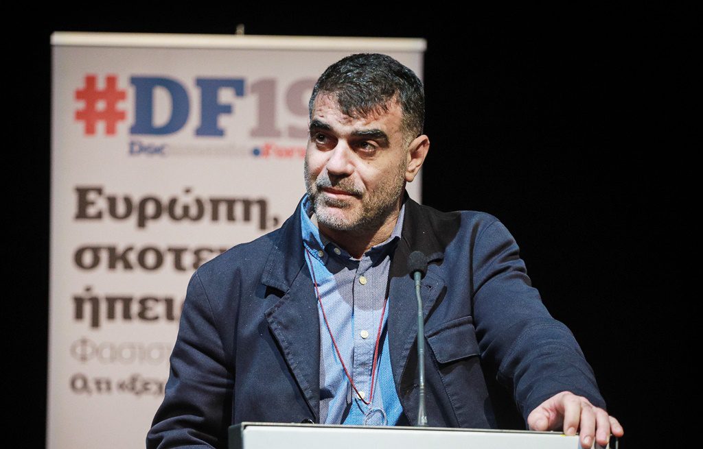 Le Monde: Στην Ελλάδα διώκεται ο δημοσιογράφος που αποκάλυψε το σκάνδαλο Novartis