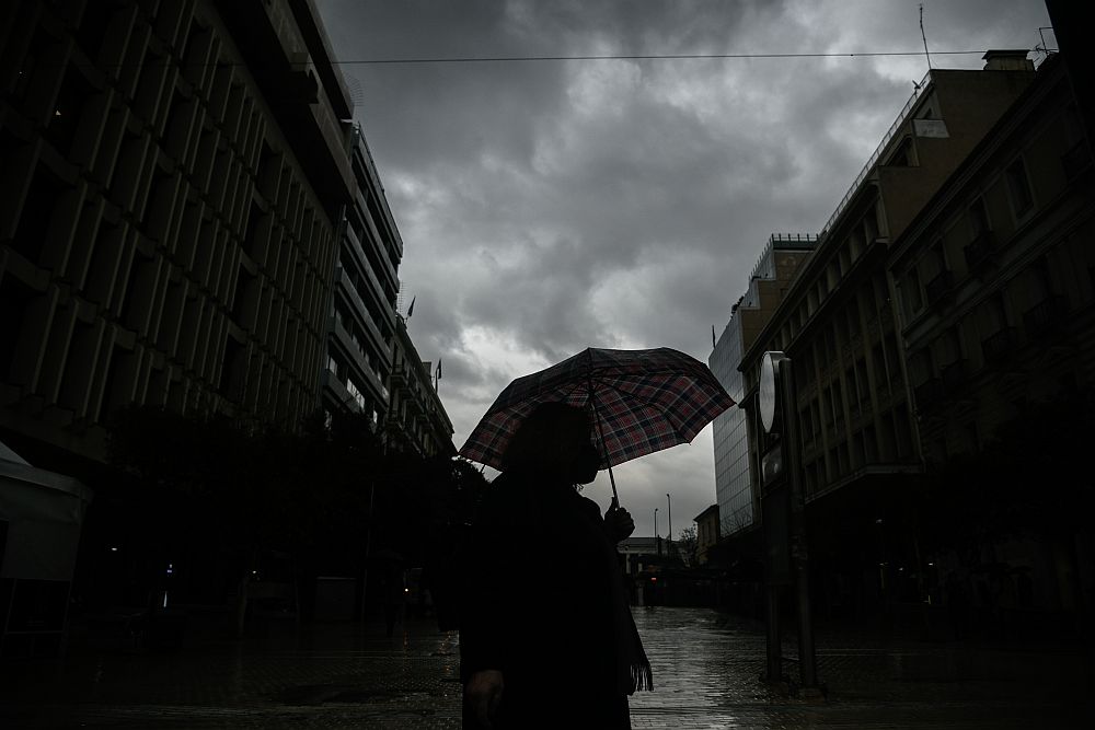 Έκτακτο Δελτίο Επιδείνωσης: Έρχονται καταιγίδες, χιόνια και άνεμοι έως 9 μποφόρ