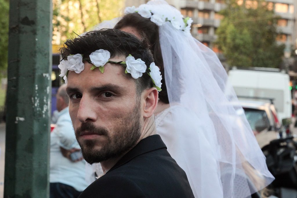 Σπύρος Χατζηαηγγελάκης: Έντονες αντιδράσεις από ηθοποιούς για την φάρσα στο θέατρο