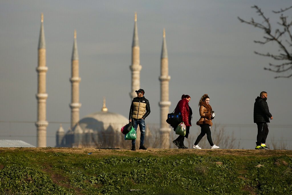«Ηλεκτροσόκ» στην Τουρκία: Αυξήσεις έως και 100% σε ρεύμα και φυσικό αέριο