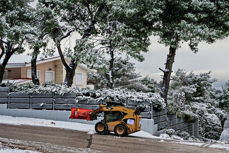 Διακοπή της κυκλοφορίας σε δρόμους της Αττικής λόγω χιονόπτωσης
