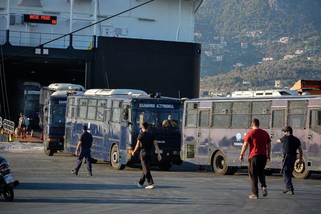 Καταγγελίες με αποδεικτικά στοιχεία στο φως από το Spiegel για τη βίαιη αντιμετώπιση προσφύγων από τους Έλληνες συνοριοφύλακες