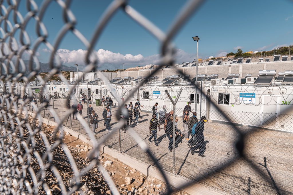 Σάμος: Οι άθλιες συνθήκες και ο εγκλωβισμός προσφύγων καταγγέλλονται ξανά από 4 οργανώσεις