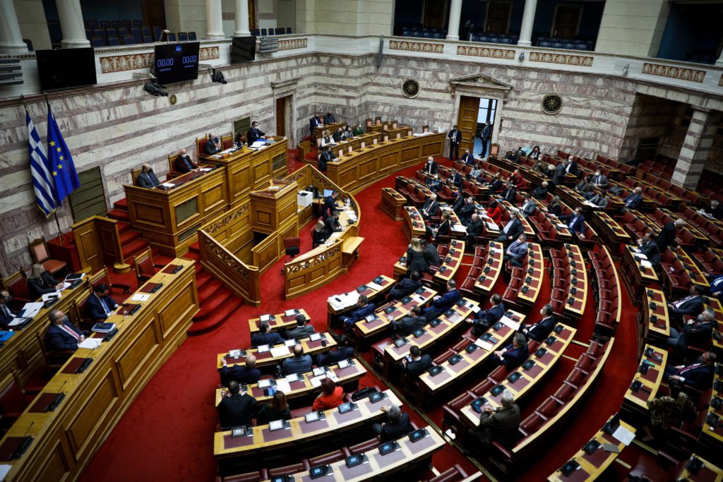 Ένταση στη Βουλή για τη φίμωση Πολάκη: «Δεν θα μας τρομοκρατήσετε» λέει ο Ραγκούσης – Αποστάσεις Τασούλα από Αθανασίου