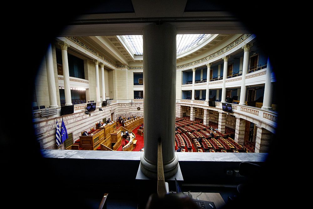 Βουλή: Σφυροκόπημα από την αντιπολίτευση για τη λίστα Πέτσα (LIVE)