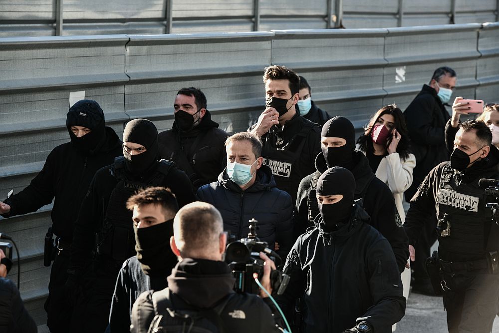 Διεκόπη η δίκη Λιγνάδη: Δρακόντεια μέτρα και αποδοκιμασίες – Το χρονικό της αποκαθήλωσης (Photos – Video)