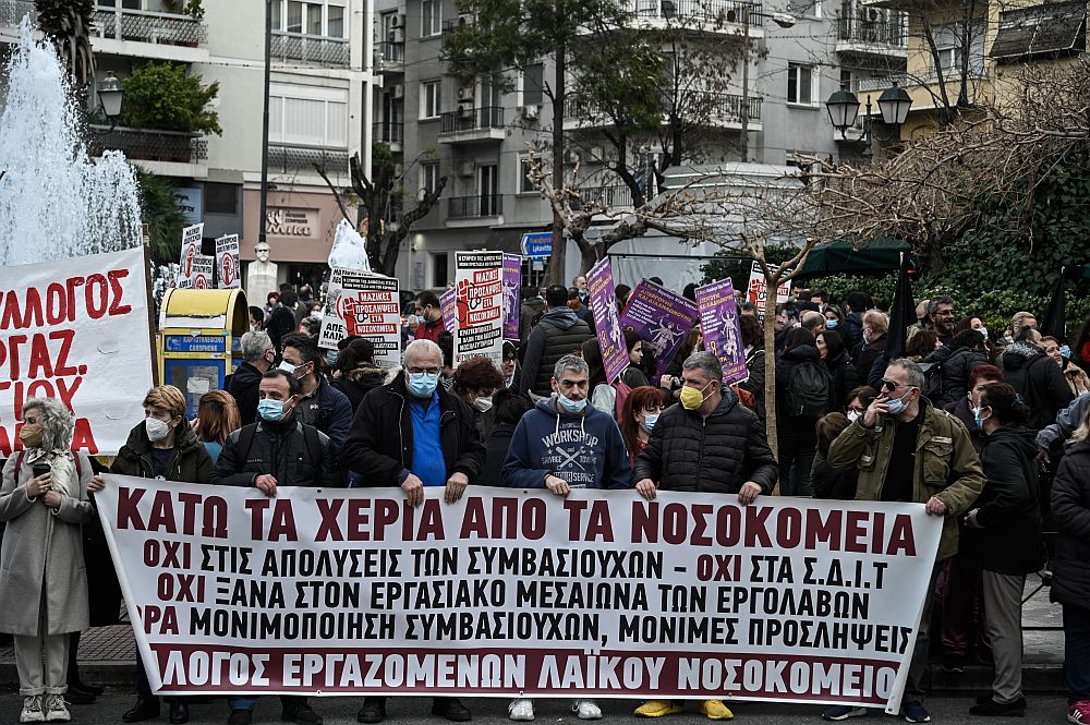 Στους δρόμους οι υγειονομικοί κατά της κυβερνητικής πολιτικής: «Ως εδώ» λένε γιατροί και νοσηλευτές (Photos – Video)