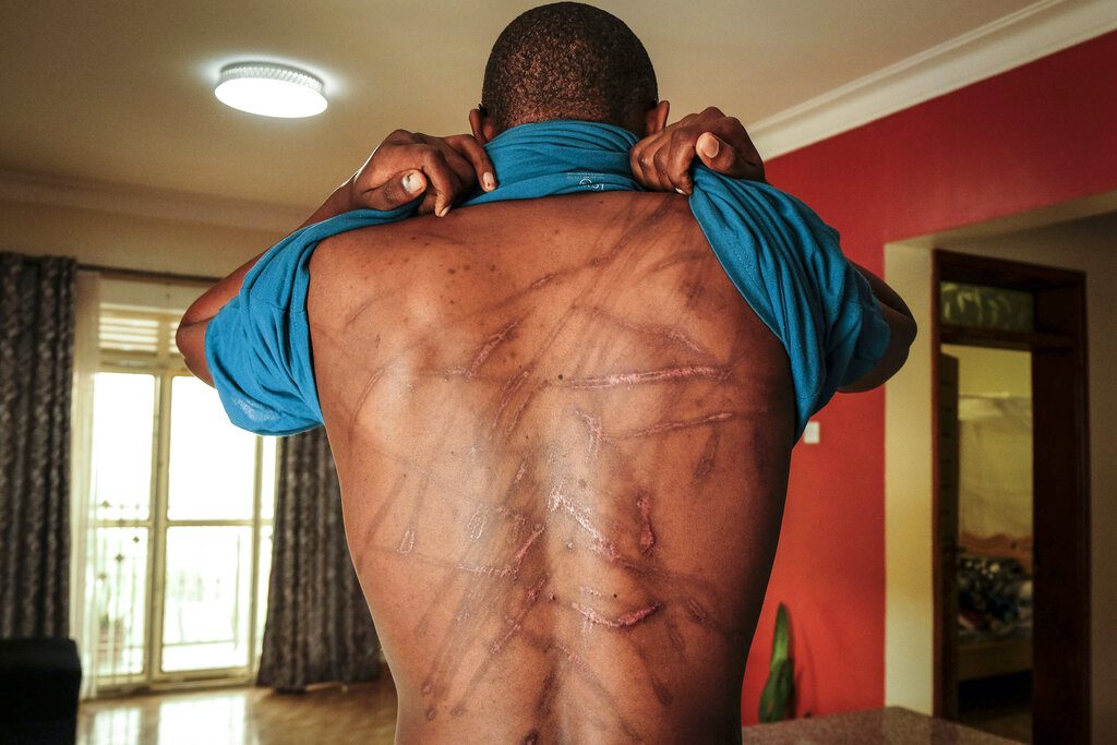 Παρέμβαση της Ευρωπαϊκής Ένωσης για τα βασανιστήρια γνωστού συγγραφέα στην Ουγκάντα