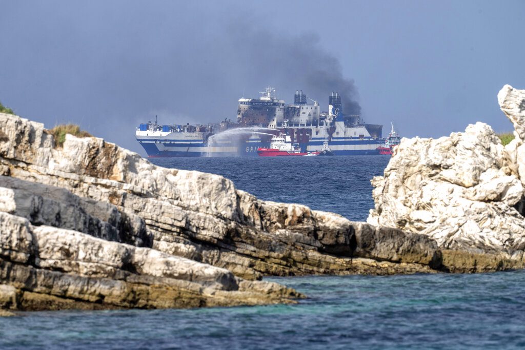 Θρίλερ δίχως τέλος με το Euroferry Olympia: Συνεχίζεται η επιχείρηση εντοπισμού των 10 αγνοουμένων