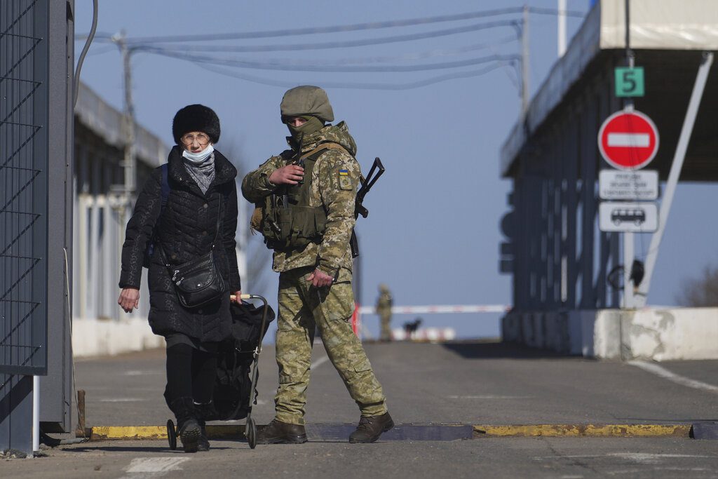 Τύμπανα πολέμου στην Ουκρανία και ρωσικά στρατεύματα στο Ντονμπάς – Μόσχα: «Δεν θα επιτρέψουμε μακελειό» (Photos – Video)