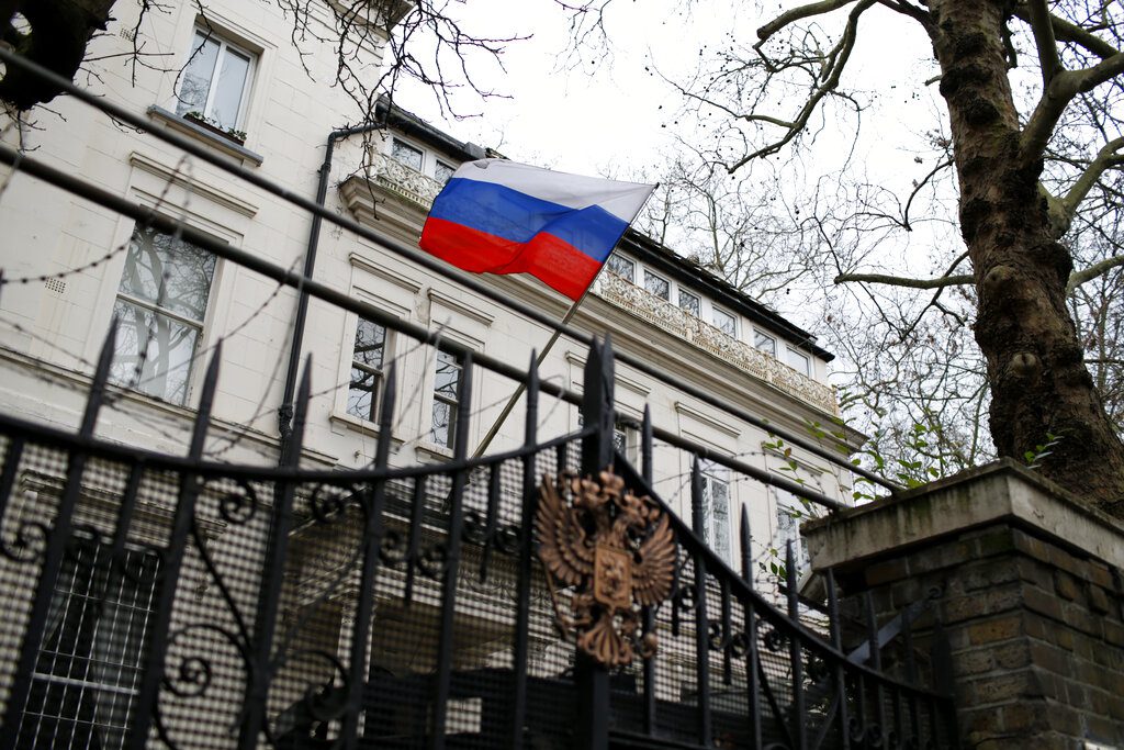 Βρετανία: Κυρώσεις σε ρωσικές τράπεζες και ζάπλουτους Ρώσους του περιβάλλοντος Πούτιν – Τι σχεδιάζει η Ε.Ε