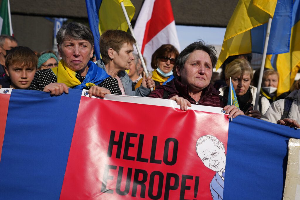 «Σταματήστε αυτή την τρέλα»: διαδηλώσεις σε ευρωπαϊκές πόλεις κατά της ρώσικης εισβολής