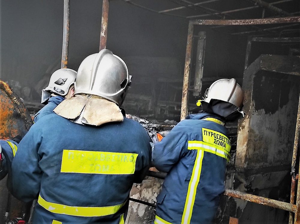 Πυρκαγιά σε εργοστάσιο με λιπάσματα και χημικά στο Καπανδρίτι