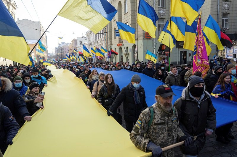 Ουκρανία: Χιλιάδες διαδηλωτές φώναξαν «το Χάρκιβ είναι Ουκρανία» στην πόλη που βρίσκεται κοντά στα ρωσικά σύνορα