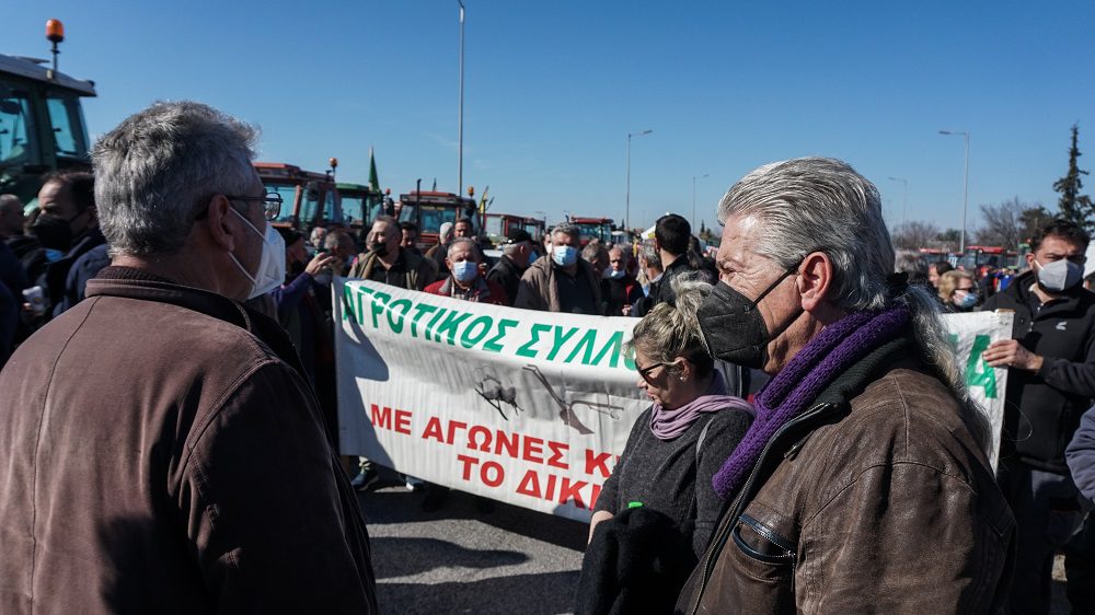 Αγρότες: Κλιμακώνονται οι κινητοποιήσεις, ενισχύονται τα μπλόκα σε όλη τη χώρα