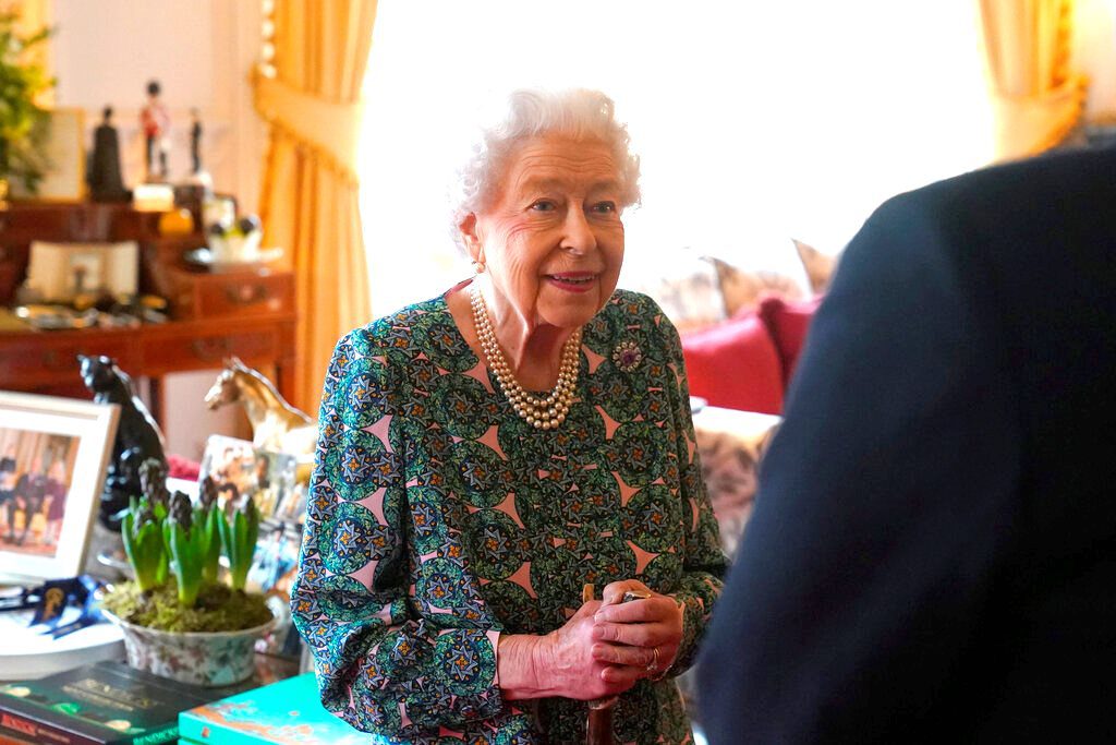 Βρετανία: Ακύρωσε τις υποχρεώσεις της η βασίλισσα Ελισάβετ – Παρουσιάζει «ήπια» συμπτώματα επιμένει το Μπάκιγχαμ