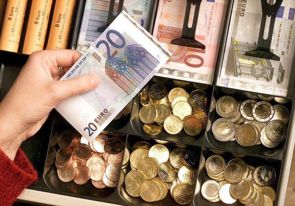 Αυξάνεται ο κατώτατος μισθός στη Γερμανία: Στα 12 ευρώ το ελάχιστο ωρομίσθιο