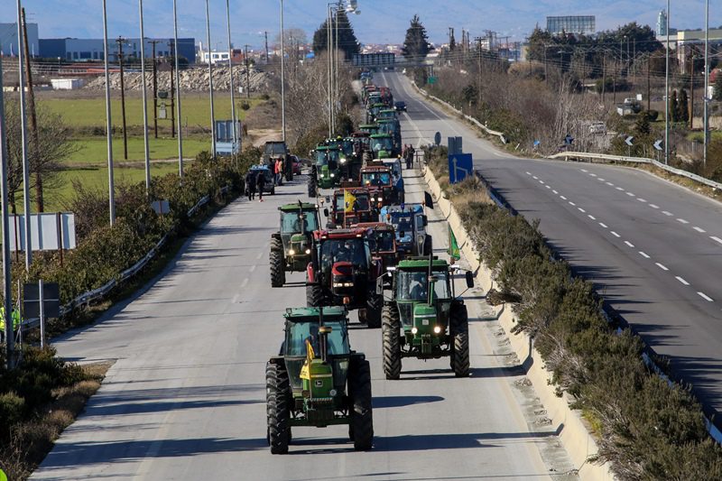 Κλείνουν την Κυριακή συμβολικά την εθνική οδό, στη Νίκαια Λάρισας οι Θεσσαλοί αγρότες