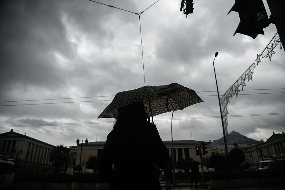Χαλάει ο καιρός με βροχές και καταιγίδες – Σε ποιες περιοχές προβλέπονται χιονοπτώσεις