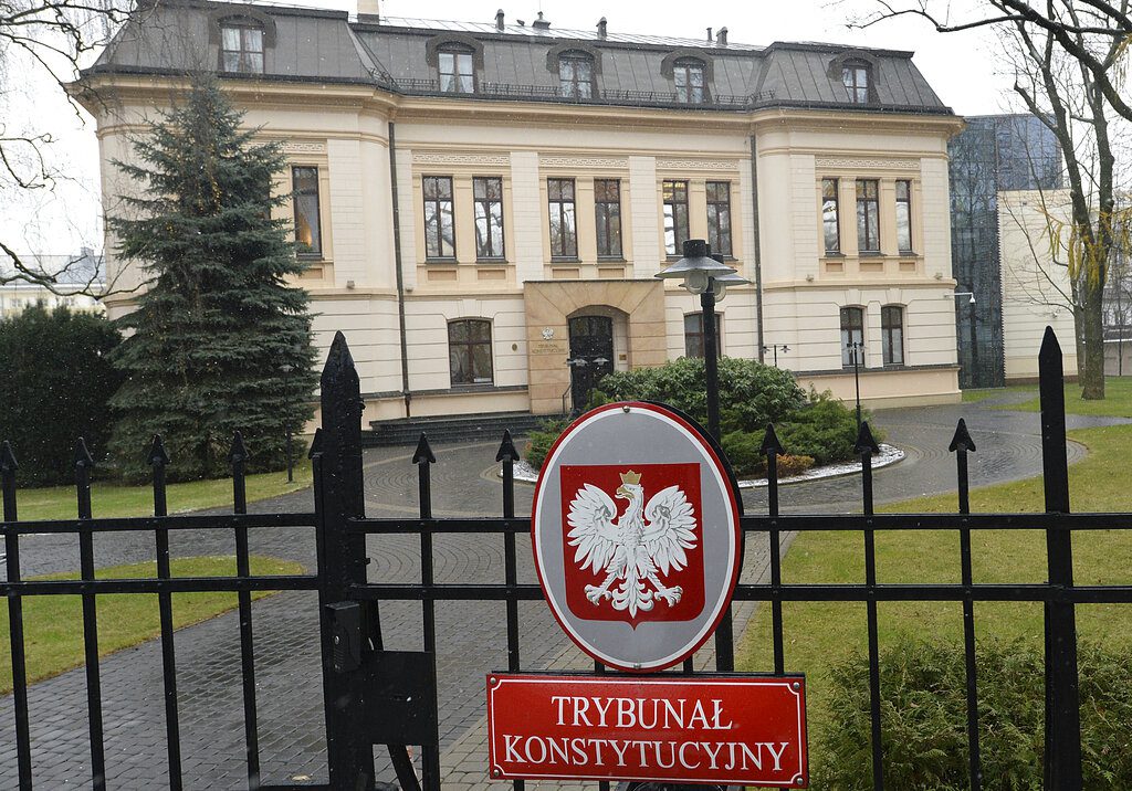 H E.E. παρακρατεί πρόστιμο που έχει επιβάλει στην Πολωνία για θέματα Δικαιοσύνης