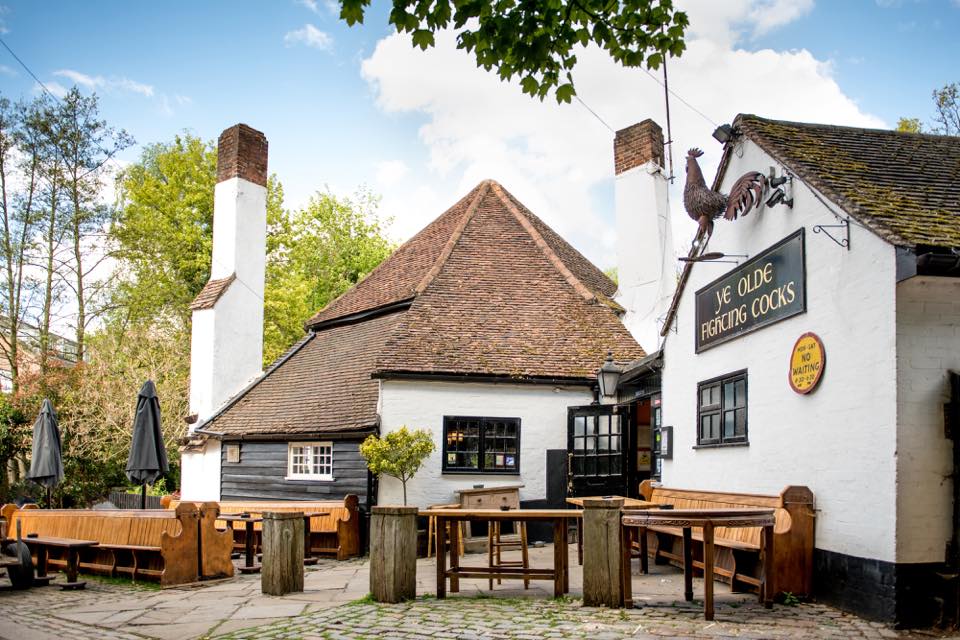 Η παλαιότερη pub στο Ηνωμένο Βασίλειο κλείνει τις πόρτες της μετά από… αιώνες!