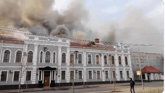 Ουκρανία: Η Ρωσία σφυροκοπά το Κίεβο – Σε «φάση άμυνας» η πρωτεύουσα, λέει ο δήμαρχος – Οι πολίτες παίρνουν τα όπλα (Video)